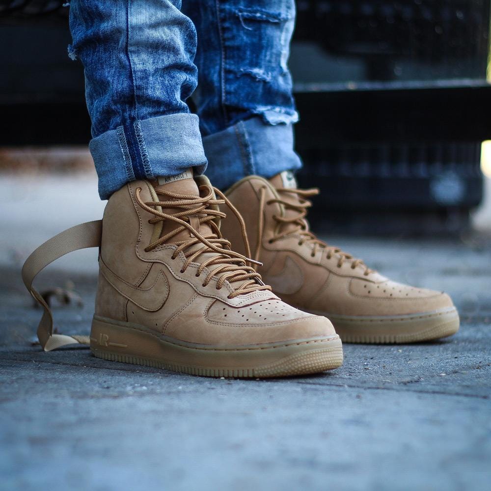 NIKE AIR FORCE 1 HIGH '07 LV8 Flax & Outdoor Green - Image 9